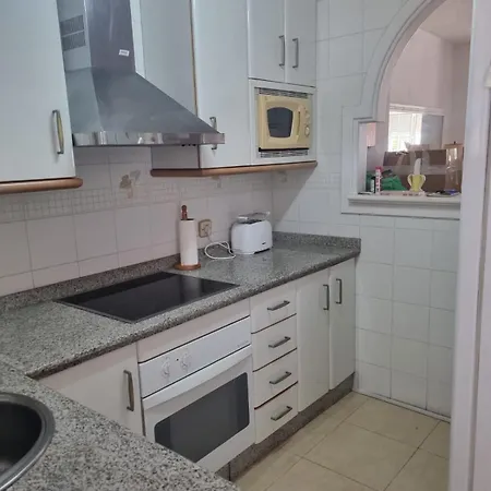 펜션 Beautiful Detached House With Garden 밀야스코스타